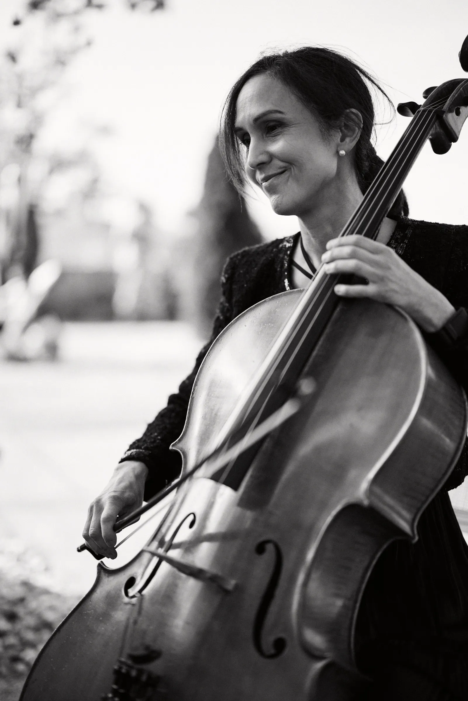 The cellist playing at the reception, in black and white